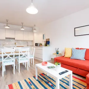 https://stylish-soundproof-temple-bar-square.dublin-hotelsweb.com
